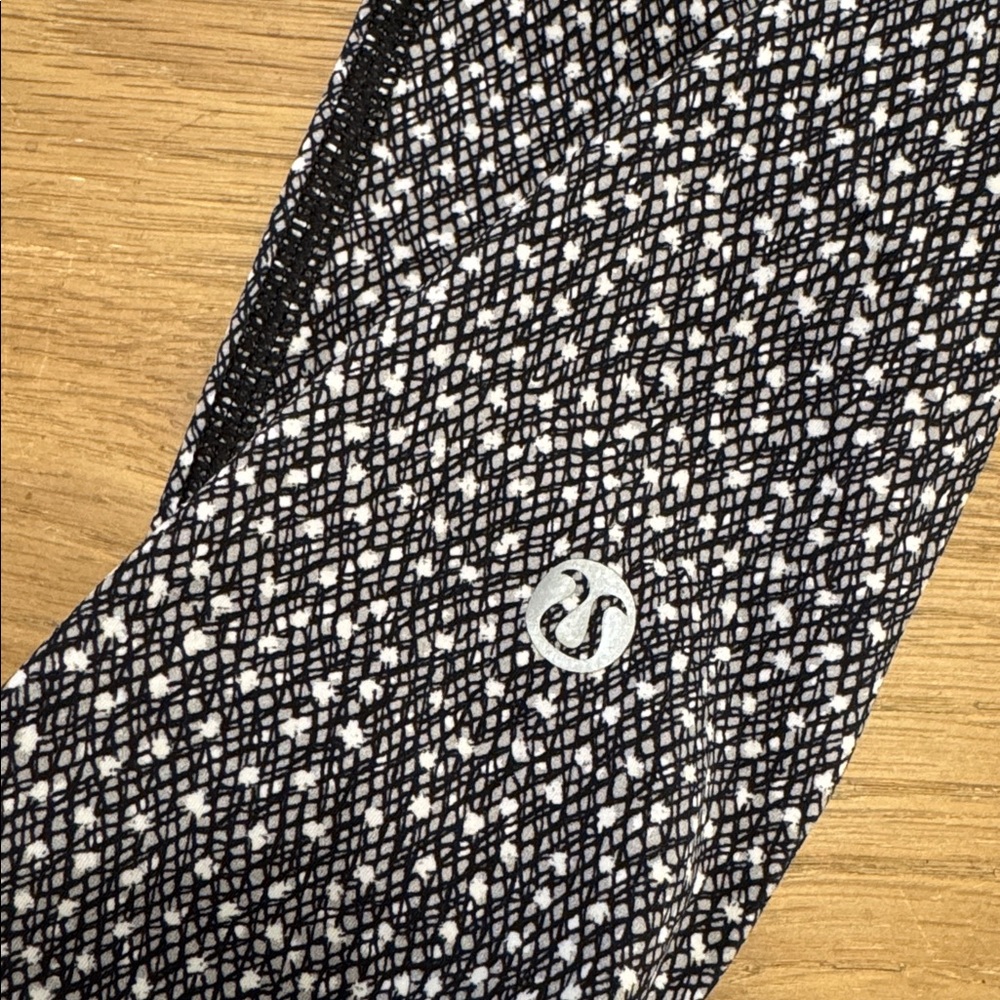 Lululemon Fast and Free Leggings Fizz White/Black Size 4 EUC - Picture 6 of 8